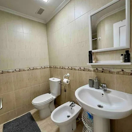 Modern 2-bedroom Apartment *