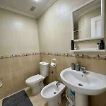Modern 2-bedroom Apartment *